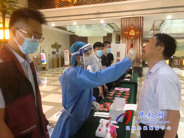 出席市五屆人大六次會(huì)議的民權(quán)代表團(tuán)代表陸續(xù)報(bào)到