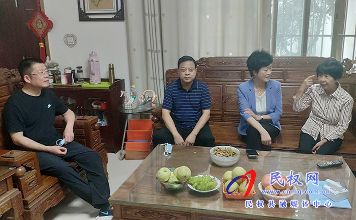 縣人大常委會(huì)主任周燕中秋節(jié)前夕看望慰問(wèn)人大退休老干部 縣人大常委會(huì)主任周燕中秋節(jié)前夕看望慰問(wèn)人大退休老干部