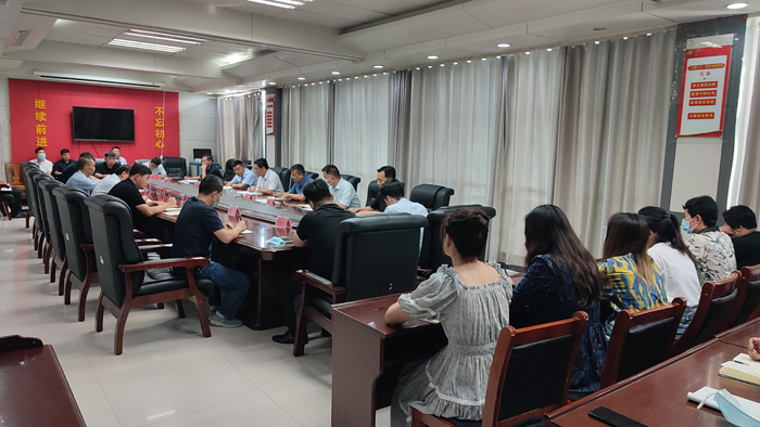 我縣縣委辦公室召開全體會議