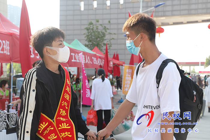 民權縣職教中心:校企合作惠民生 高薪就業(yè)拿文憑 民權縣職教中心:校企合作惠民生 高薪就業(yè)拿文憑
