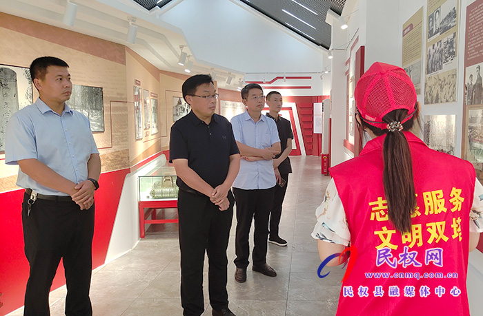 縣委常委、宣傳部長(zhǎng)、副縣長(zhǎng)畢道喜到雙塔鎮(zhèn)調(diào)研