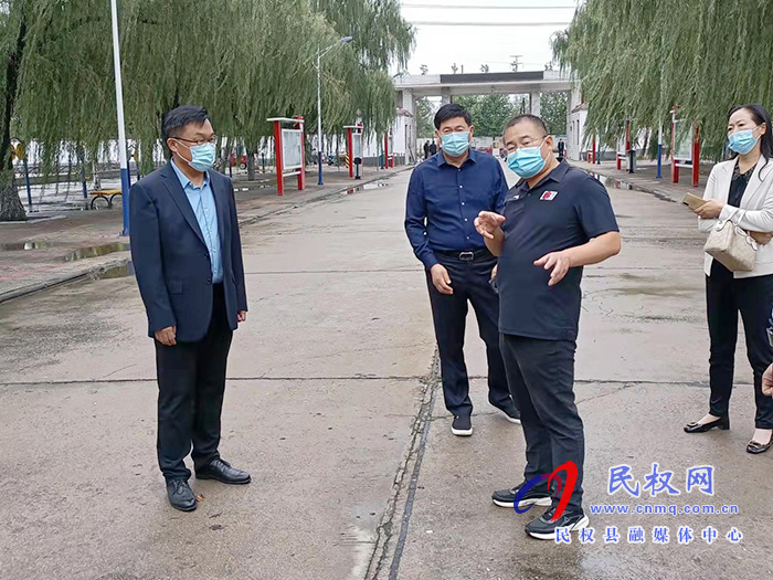 縣委常委、宣傳部長、副縣長畢道喜檢查新學(xué)期疫情防控和開學(xué)情況