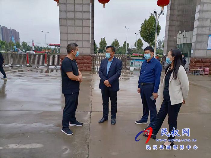 縣委常委、宣傳部長、副縣長畢道喜檢查新學(xué)期疫情防控和開學(xué)情況