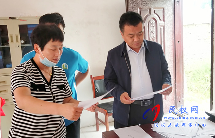 縣高新區(qū)管委會(huì)副主任、花園鄉(xiāng)黨委書記張玉棟調(diào)研鄉(xiāng)村振興工作