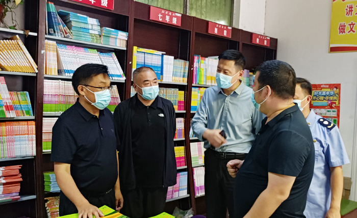 縣委常委、宣傳部長、副縣長畢道喜督導“掃黃打非”和文化市場安全生產(chǎn)工作