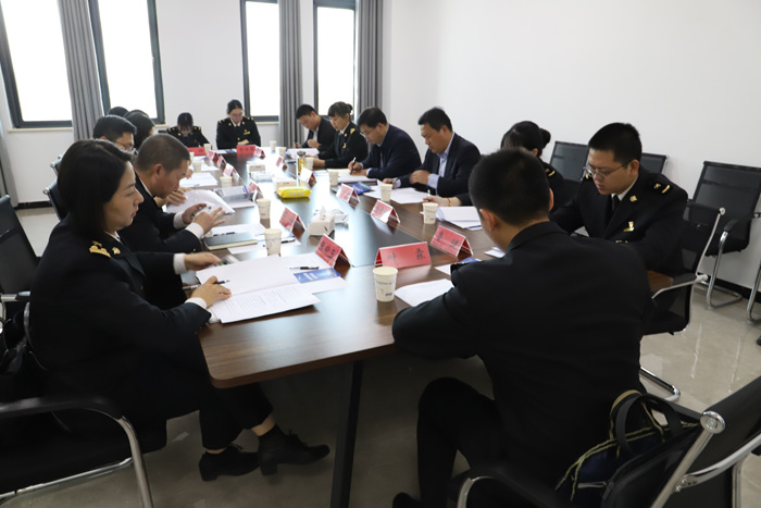 鄭州海關副關長高翔一行到民權(quán)保稅物流中心調(diào)研