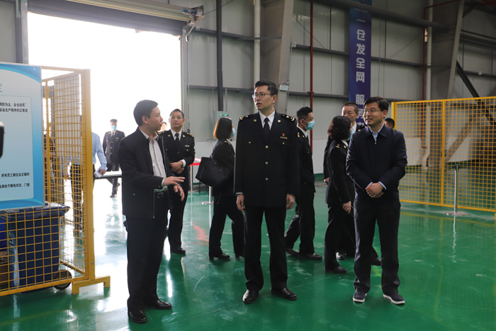 鄭州海關副關長高翔一行到民權(quán)保稅物流中心調(diào)研