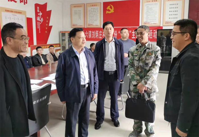 縣委常委、武裝部長(zhǎng)熊四香、縣人大常委會(huì)副主任石克林到孫六鎮(zhèn)督導(dǎo)脫貧攻堅(jiān)后評(píng)估準(zhǔn)備工作