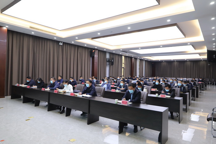 我縣組織收聽收看全省“人人持證、技能河南”建設(shè)動(dòng)員部署電視電話會(huì)議