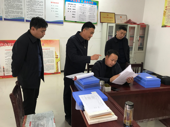 副縣長李衛(wèi)政到褚廟鄉(xiāng)督導鞏固脫貧攻堅后評估和人居環(huán)境整治工作