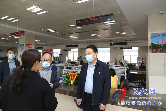 縣委常委、組織部長王義彬檢查指導(dǎo)全國文明城市創(chuàng)建工作