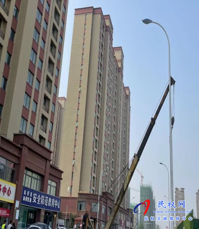城管局路燈管理所：美化亮化城區(qū)環(huán)境 迎雙城創(chuàng)建及冷博會召開
