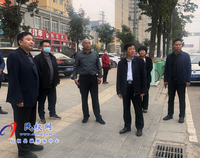 縣領(lǐng)導(dǎo)陳鴻志、陳進(jìn)領(lǐng)督查交通秩序整治情況