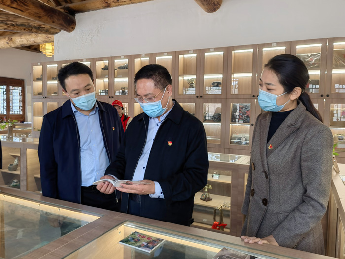 市委組織部副部長、老干部局局長王培富到秣坡村參觀調(diào)研