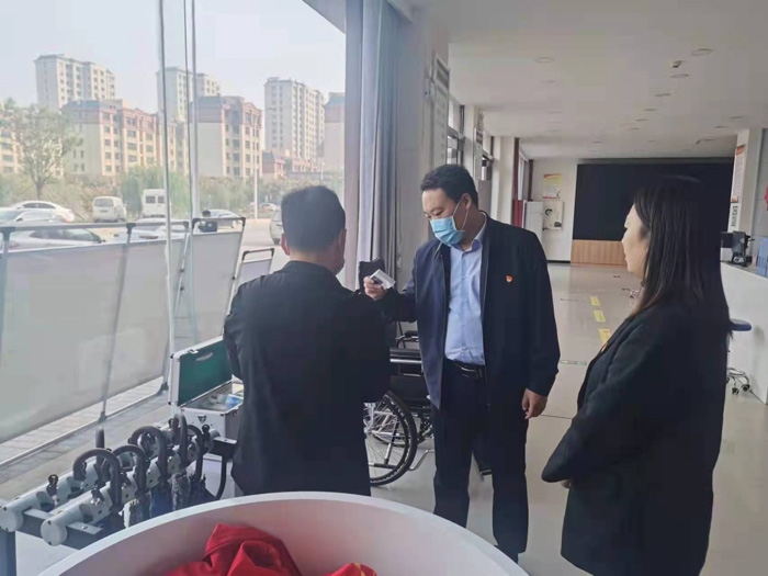 縣委常委、組織部長王義彬暗訪督導全國文明城市創(chuàng)建工作