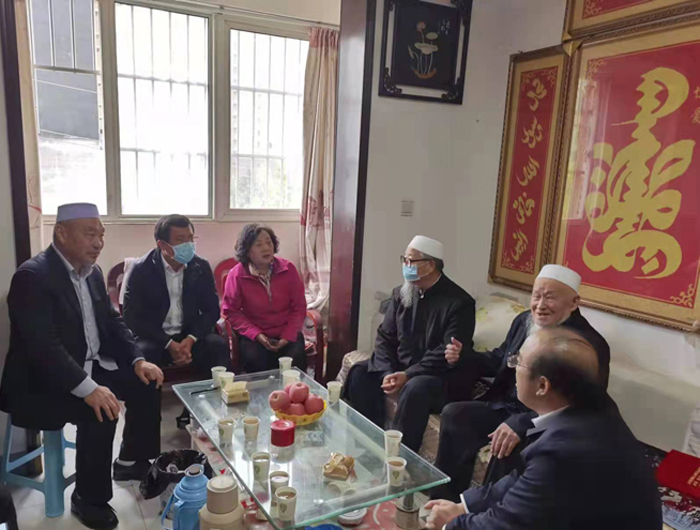 河南省民宗委宗教三處處長馬麗君調(diào)研組蒞民調(diào)研宗教團(tuán)體工作