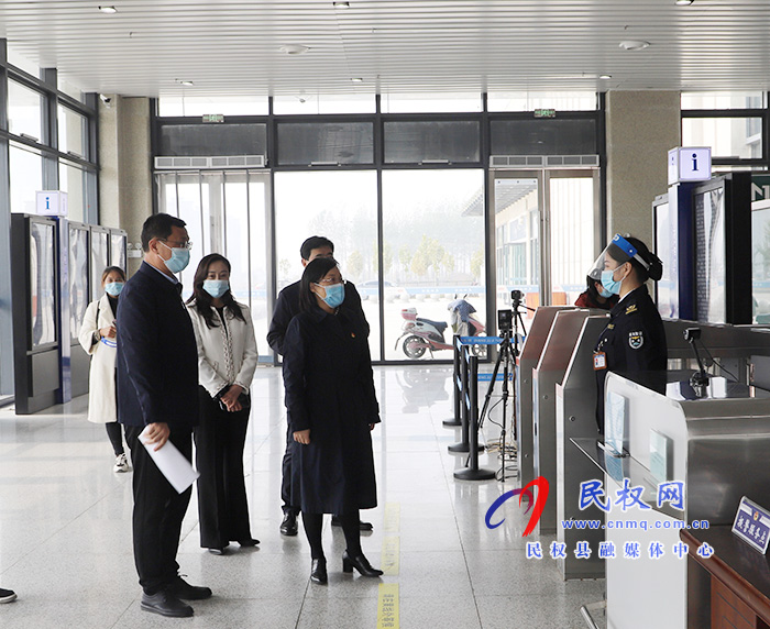 縣委副書記、縣長王靜嫻暗訪常態(tài)化疫情防控工作