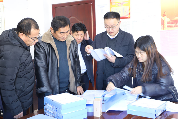 縣委副書記栗團(tuán)結(jié)暗訪鞏固脫貧攻堅成果后評估工作