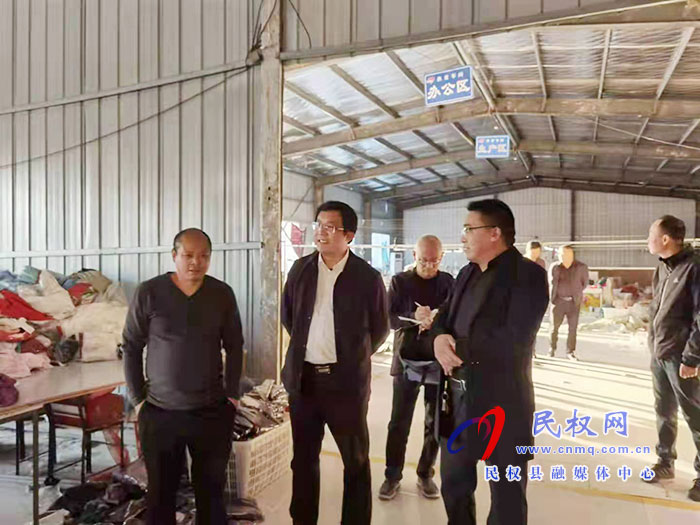 縣委常委、統(tǒng)戰(zhàn)部長李君督導鞏固脫貧攻堅成果后評估和駐村第一書記工作開展情況