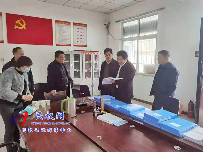 縣委常委、統(tǒng)戰(zhàn)部長李君督導鞏固脫貧攻堅成果后評估和駐村第一書記工作開展情況