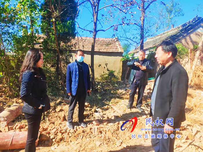 副縣長(zhǎng)朱琳到老顏集鄉(xiāng)調(diào)研撤村并居、產(chǎn)業(yè)發(fā)展等工作