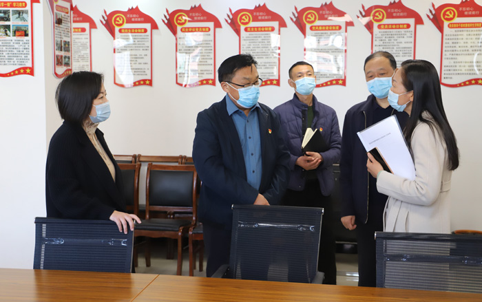 縣委常委、宣傳部長、副縣長畢道喜查看疫情防控工作