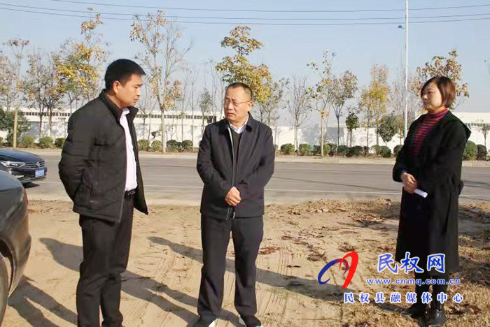 縣政協(xié)主席周明河到聯(lián)系企業(yè)開(kāi)展“萬(wàn)人助萬(wàn)企”活動(dòng)
