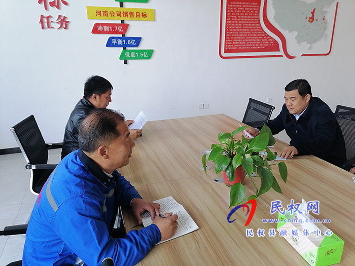縣政協(xié)副主席王玉軍到聯(lián)系企業(yè)開展 “萬人助萬企”活動
