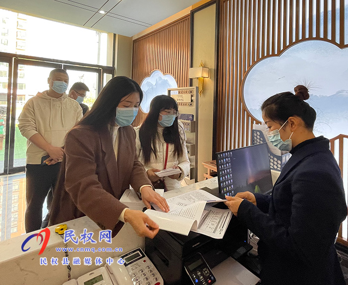 民權(quán)縣特色商業(yè)區(qū)管委會(huì)對(duì)區(qū)內(nèi)企業(yè)全面開(kāi)展統(tǒng)計(jì)法律法規(guī)宣傳工作