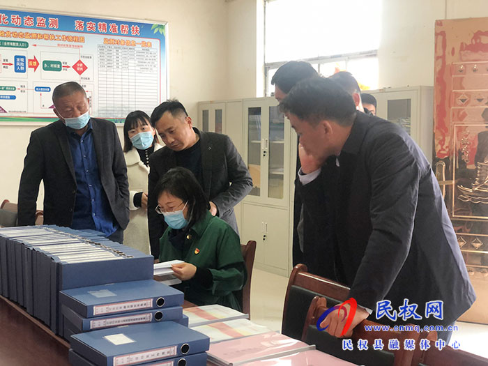 縣委副書(shū)記、縣長(zhǎng)王靜嫻查看城鄉(xiāng)建設(shè)用地增減掛鉤拆舊區(qū)整村推進(jìn)整治復(fù)墾工作和鞏固脫貧攻堅(jiān)成果后評(píng)估工作