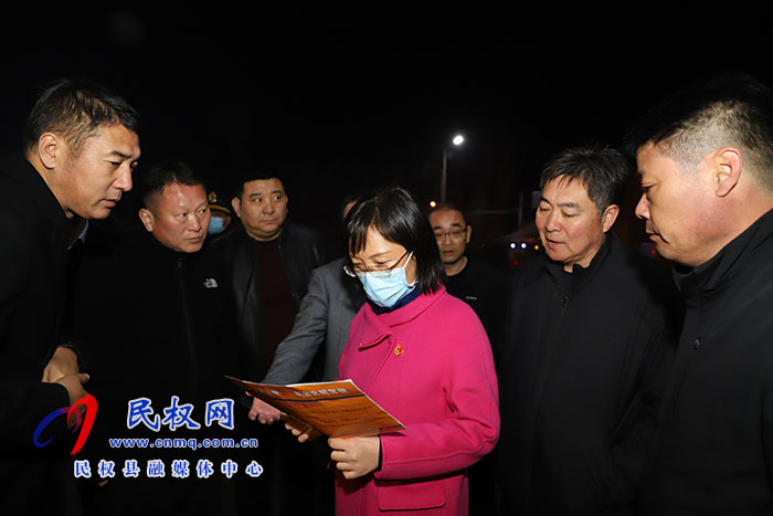 縣委副書記、縣長(zhǎng)王靜嫻夜查環(huán)保工作