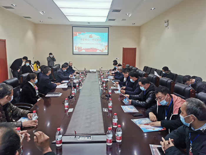 民權(quán)縣離退休黨工委、縣委老干部局組織我縣部分離退休干部黨支部書記和老干部工作者40余人赴柘城縣學(xué)習(xí)調(diào)研