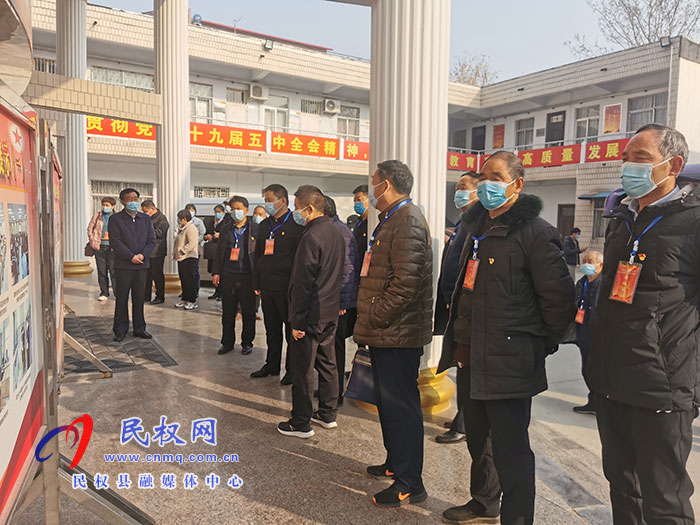 民權(quán)縣離退休黨工委、縣委老干部局組織我縣離退休干部赴柘城縣學(xué)習(xí)調(diào)研