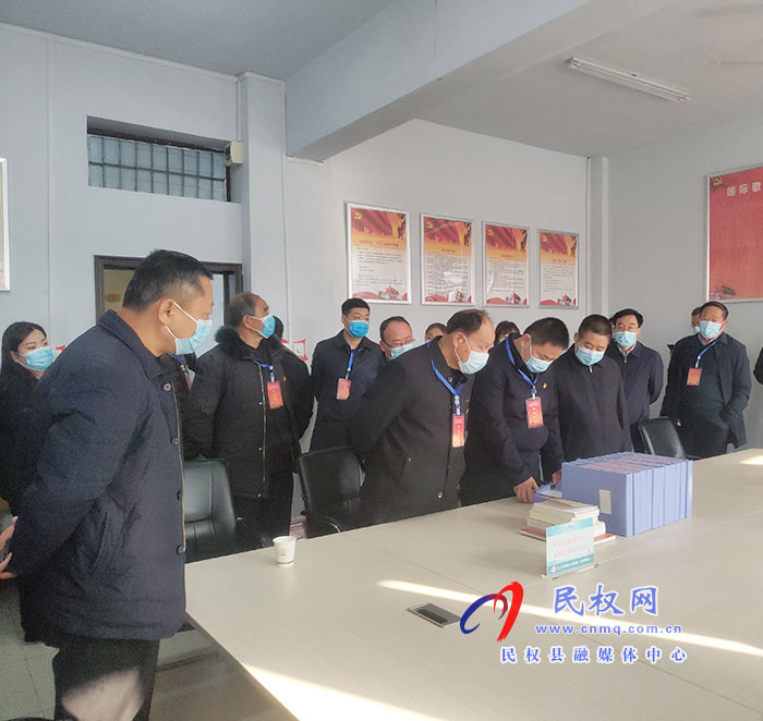 民權(quán)縣離退休黨工委、縣委老干部局組織我縣離退休干部赴柘城縣學(xué)習(xí)調(diào)研