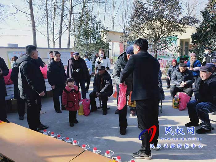 慰問(wèn)村委高齡老人 真情關(guān)愛暖人心