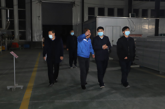 縣委書記張團(tuán)結(jié)調(diào)研企業(yè)生產(chǎn)運(yùn)行情況