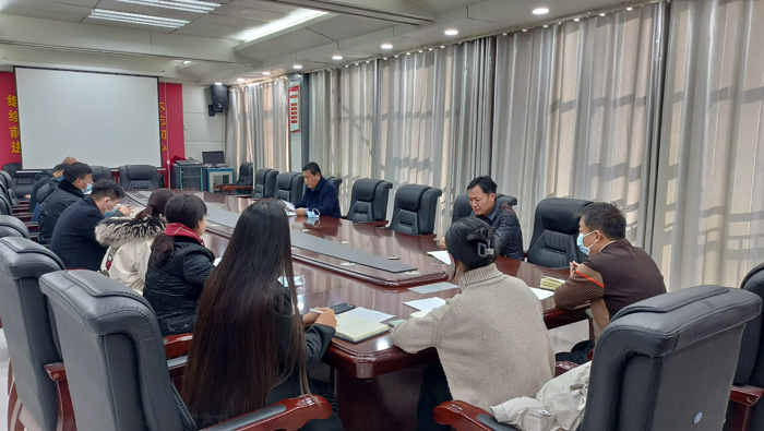 縣委常委、縣委辦公室主任吳杰主持召開縣委經(jīng)濟工作協(xié)調(diào)會