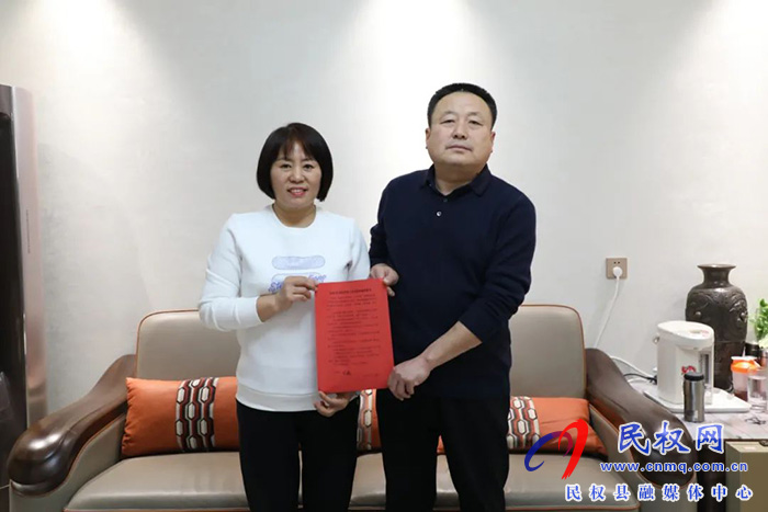 縣委常委、縣紀(jì)委書記、縣監(jiān)委主任冉燃開展廉政家訪活動(dòng)