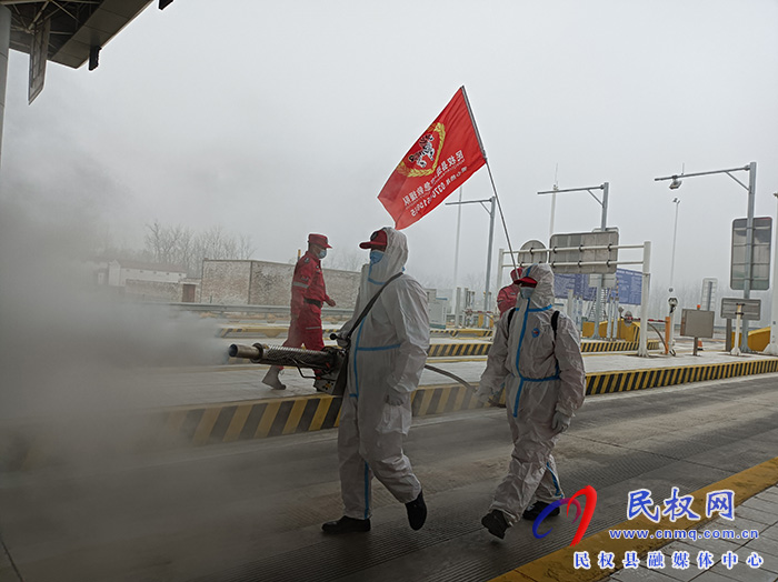 防控消殺 民權(quán)縣斑馬應(yīng)急救援隊(duì)在行動