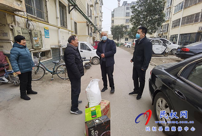 縣城市管理局：關(guān)愛(ài)退休干部職工 春節(jié)前走訪送祝福