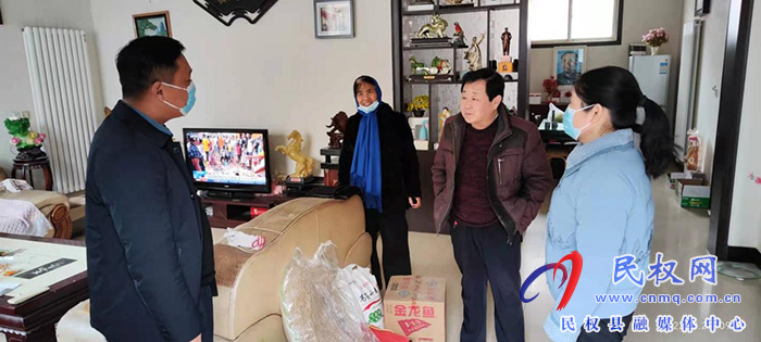 縣城市管理局：關(guān)愛(ài)退休干部職工 春節(jié)前走訪送祝福
