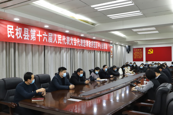 縣領(lǐng)導參加政府選區(qū)人大代表選舉