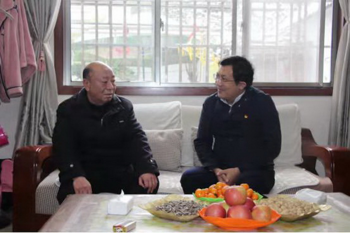 縣委常委、統(tǒng)戰(zhàn)部長李君看望慰問退休老干部
