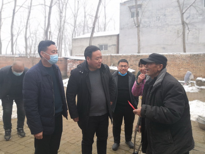副縣長李衛(wèi)政到褚廟鄉(xiāng)看望慰問困難老黨員和困難群眾