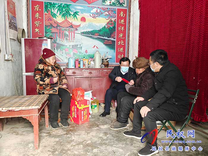 縣委常委、統(tǒng)戰(zhàn)部長李君走訪慰問老復退軍人、老黨員和困難戶