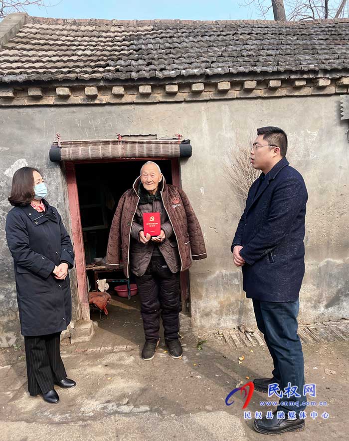 團(tuán)委、婦聯(lián)節(jié)前慰問老黨員，春節(jié)情暖群眾心
