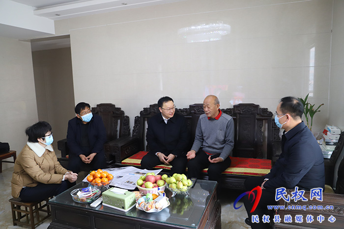 縣領(lǐng)導(dǎo)春節(jié)前夕走訪慰問實(shí)職縣級(jí)退休干部