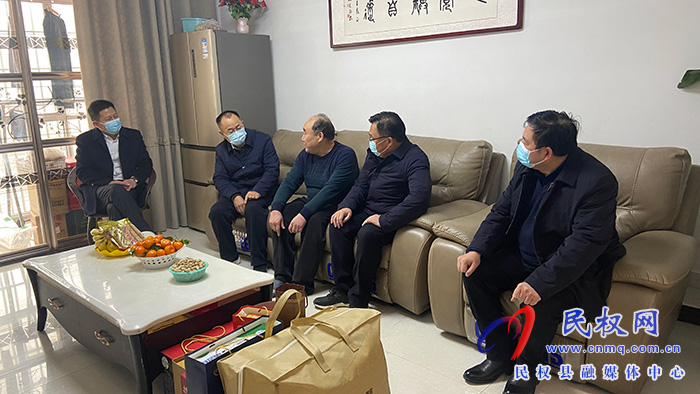 縣領(lǐng)導(dǎo)春節(jié)前夕走訪慰問實(shí)職縣級(jí)退休干部
