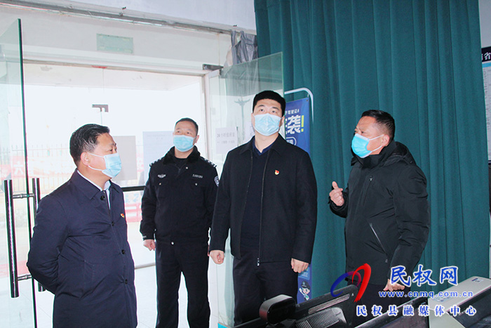 副縣長、花園鄉(xiāng)黨委書記張方杰看望慰問轄區(qū)公安干警及交警