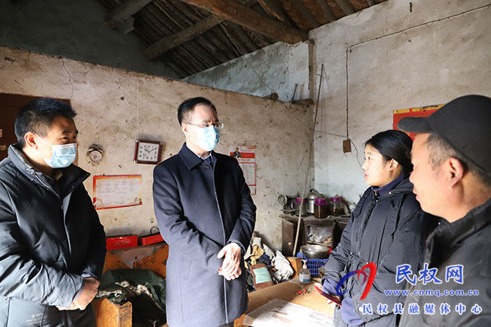 縣委常委、常務副縣長王景義走訪慰問“春蕾女童”